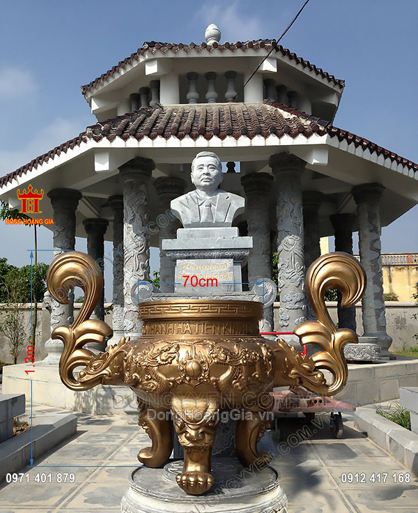 Lư đồng cỡ lớn dùng ở đình chùa, đài tượng niệm